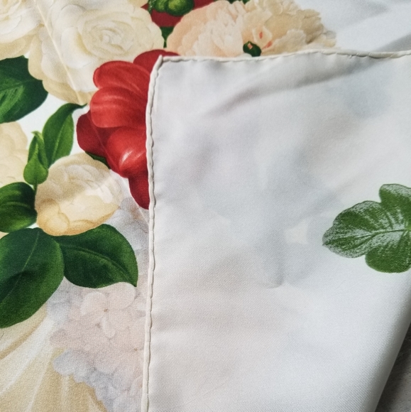 Authentic vintage Chanel floral scarf - Picture 3 of 6